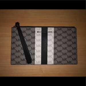 Micheal Kors Jet Set Large Zip Pouch!